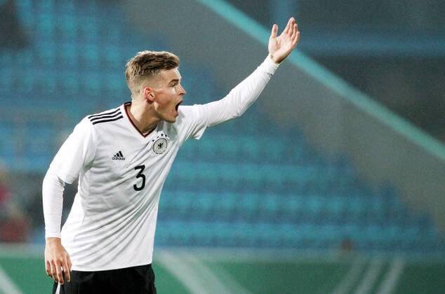 Fußball, U20 Länderspiel, Deutschland - Italien GER, Länderspiel U20, Deutschland - Italien 09.11.17 , Chemnitz, community4you-Arena Stadion an der Gellertstrasse, GER, Saison 2017 2018, U20 Deutschland vs Italien im Bild Maximilian Mittelstädt (Deutschland)