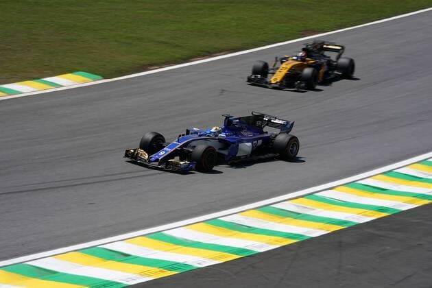 10.11.2017 - Free Practice 1, Marcus Ericsson (SUE) Sauber C36 and Nico Hulkenberg (GER) Renault F1 Team RS17 Brazilian Grand Prix, Sao Paulo, Interlagos 9 - 12 November 2017 10.11.2017 - Free Practice 1, Marcus Ericsson (SUE) Sauber C36 and Nico Hulkenberg (GER) Renault Sport F1 Team RS17 
