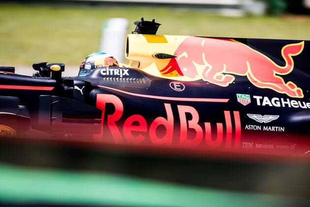 Bilder des Tages - SPORT November 10, 2017 - Sao Paulo, Sao Paulo, Brazil - 3 DANIEL RICCIARDO (AUS) of Red Bull Racing, drives during the free training day for the Formula One Grand Prix of Brazil at Interlagos circuit, in Sao Paulo, Brazil. The grand prix will be celebrated next Sunday, November 12. Formula One Grand Prix of Brazil 2017 free practice - ZUMAl146 20171110_zaf_l146_031 Copyright: xPauloxLopesx