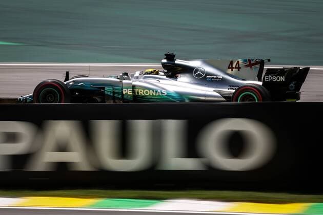 Bilder des Tages - SPORT Motorsports: FIA Formula One World Championship WM Weltmeisterschaft 2017, Grand Prix of Brazil, 44 Lewis Hamilton (GBR, Mercedes AMG Petronas F1 Team), Sao Paulo Brazil