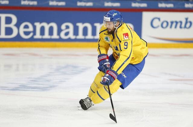 Eishockey, Karjala Cup, Kanada - Schweden Robert Nilsson 9, Sweden during their Ice hockey Eishockey Karjala tournament Canada - Sweden match in Hartwall Arena 10. November 2017 in Helsinki, Finland.  Copyright: xTomixHänninenx NP24_np24SPO1037411017