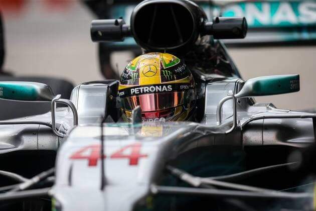 British driver Lews Hamilton of Mercedes participates at the second free practice of the Brazil Formula One Grand Prix at the Interlagos racetrack in Sao Paulo, Brazil, 10 November 2017. First free practice of Brazil s Formula One Grand Prix !ACHTUNG: NUR REDAKTIONELLE NUTZUNG!  Copyright: xFernandoxBizerraxJr.x SAO001 20171110-636459425157372421
