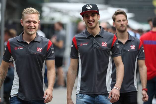 10.11.2017 - Free Practice 2, Kevin Magnussen (DEN) Haas F1 Team VF-17, Antonio Giovinazzi (ITA) Haas F1 Team Test Driver and Romain Grosjean (FRA) Haas F1 Team VF-17 Brazilian Grand Prix, Sao Paulo, Interlagos 9 - 12 November 2017 10.11.2017 - Free Practice 2, Kevin Magnussen (DEN) Haas F1 Team VF-17, Antonio Giovinazzi (ITA) Haas F1 Team Test Driver and Romain Grosjean (FRA) Haas F1 Team VF-17 