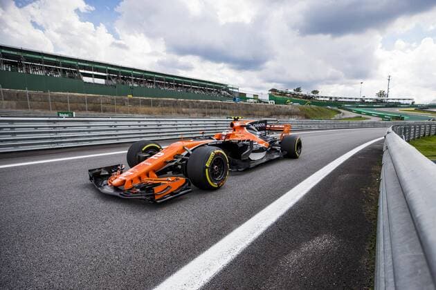 November 10, 2017 - Sao Paulo, Sao Paulo, Brazil - Nov, 2017 - Sao Paulo, Sao Paulo, Brazil - STOFFEL VANDOORNE McLaren Honda. Free practice this Friday (10), for the Brazilian Grand Prix of Formula One that takes place next Sunday at the Autodromo de Interlagos in SoÂ£o Paulo. Free practice for the Formula One GP Brazil - ZUMAc168 20171110_zap_c168_050 Copyright: xMarceloxChellox
