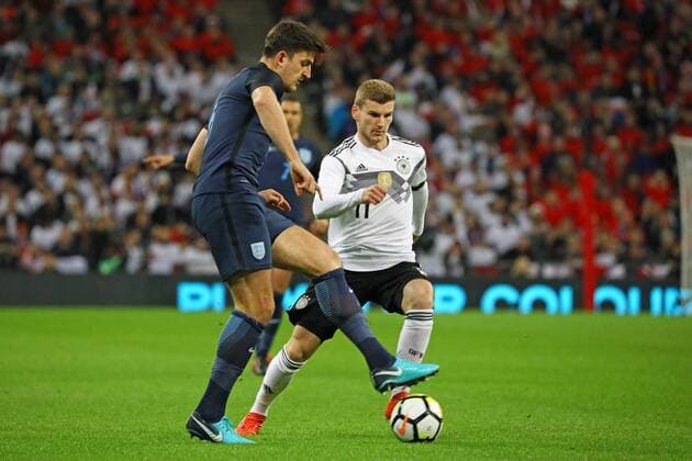 Timo Werner (Deutschland, Germany) gegen Harry Maguire (England) - 10.11.2017: England vs. Deutschland, Freundschaftsspiel, Wembley Stadium