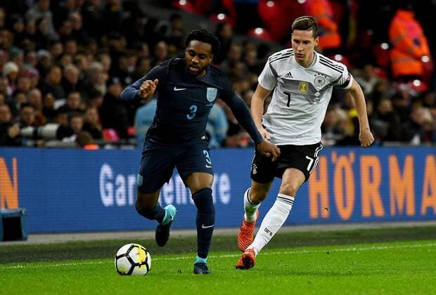 10.11.2017, xfux, Fussball Laenderspiel Freundschaftsspiel, England - Deutschland, emspor, v.l. Danny Rose (England), Julian Draxler (Deutsche Fussball Nationalmannschaft DFB) London