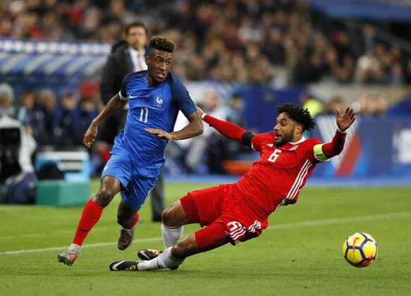 Fußball, Frankreich - Wales France s Kingsley Coman tussles with Wales Ashley Williams during the International Friendly Länderspiel match at the Stade de France, Paris . Picture date: 10th November 2017. Picture credit should read: David Klein Sportimage EDITORIAL USE ONLY. No use with unauthorised audio, video, data, fixture lists, club league logos or live services. Online in-match use limited to 120 images, no video emulation. No use in betting, games or single club league player publications.