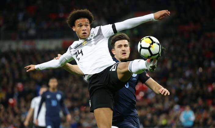 London , Fußball Länderspiel England vs. Deutschland , von links: Leroy Sane ( GER ) Harry Maguire ( ENG )