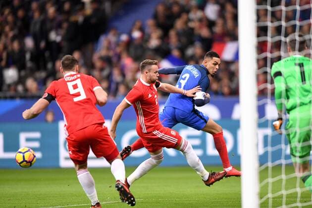 Fußball, Frankreich - Wales 03 LAYVIN KURZAWA (fra) - 02 Chris Gunter (wales) FOOTBALL : France vs Pays de Galles - Match amical de preparation de la Coupe du Monde 2018 - 10 11 2017 AnthonyBIBARD FEP Panoramic 