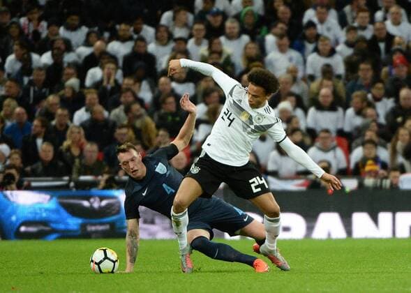 Fussball, Herren, Saison 2017 2018, Testspiel in London, England - Deutschland, v. l. Phil Jones (England), Leroy Sane (Deutschland), 10.11. 2017, Copyright: xMichaelxHundtx xMatthiasxKochx