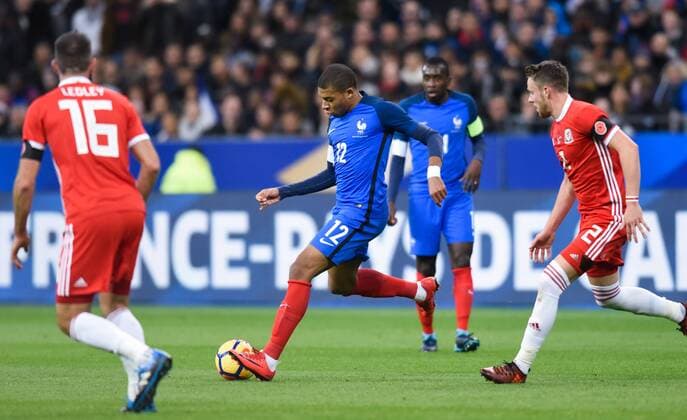 Fußball, Frankreich - Wales K Mbappe ( France ) FOOTBALL : France vs Pays de Galles - Match Amical - Saint Denis - 10 11 2017 FedericoPestellini Panoramic 