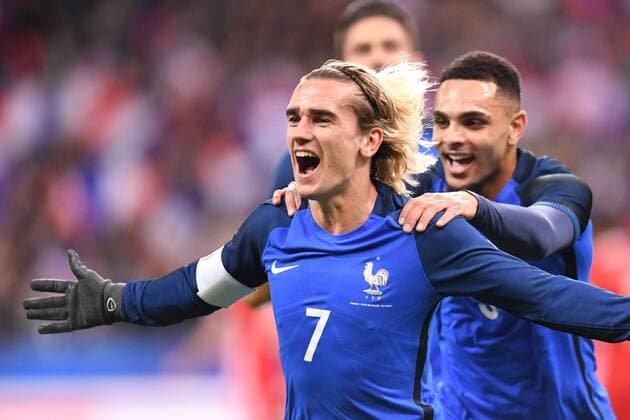 Bilder des Tages - SPORT Fußball, Frankreich - Wales 07 Antoine Griezmann (fra) - 03 LAYVIN KURZAWA (fra) - JOIE FOOTBALL : France vs Pays de Galles - Match amical de preparation de la Coupe du Monde 2018 - 10 11 2017 AnthonyBIBARD FEP Panoramic 
