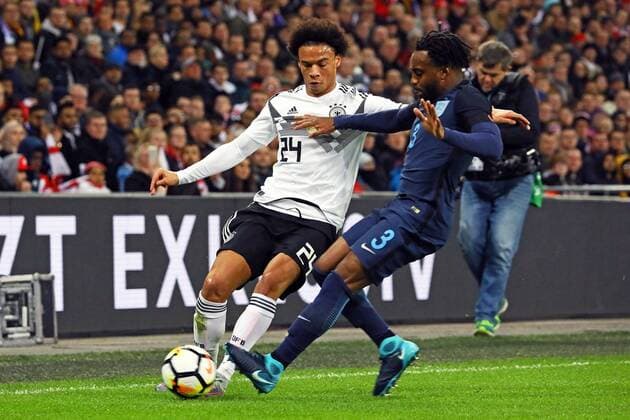 Leroy Sane (Deutschland, Germany) gegen Danny Rose (England) - 10.11.2017: England vs. Deutschland, Freundschaftsspiel, Wembley Stadium