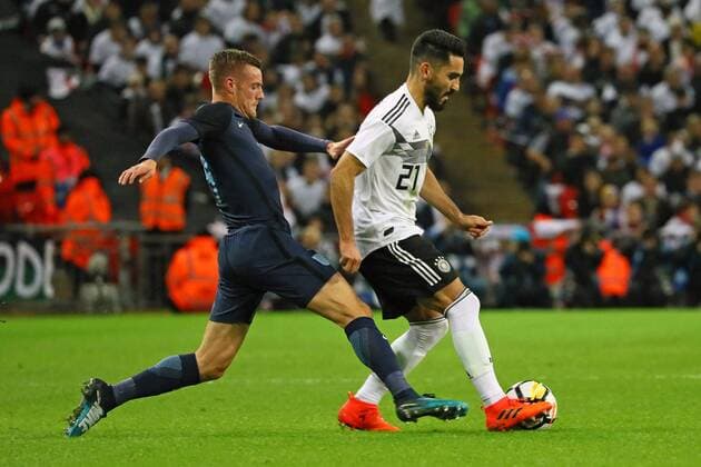 Ilkay Guendogan (Deutschland, Germany) gegen Jamie Vardy (England) - 10.11.2017: England vs. Deutschland, Freundschaftsspiel, Wembley Stadium