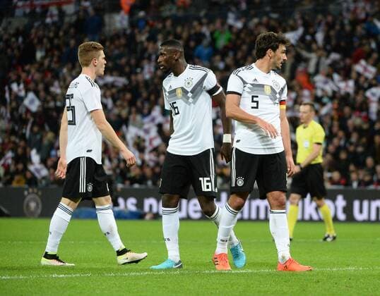 Fussball, Herren, Saison 2017 2018, Testspiel in London, England - Deutschland, v. l. Marcel Halstenberg (Deutschland), Antonio Rüdiger (Deutschland), Mats Hummels (Deutschland), 10.11. 2017, Copyright: xMichaelxHundtx xMatthiasxKochx
