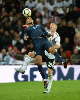 Fussball, Herren, Saison 2017 2018, Testspiel in London, England - Deutschland, v. l. Ruben Loftus-Cheek (England), Joshua Kimmich (Deutschland), 10.11. 2017, Copyright: xMichaelxHundtx xMatthiasxKochx