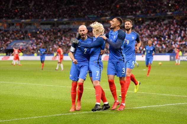 Fußball, Frankreich - Wales 02 Christophe Jallet (fra) - 03 LAYVIN KURZAWA (fra) - JOIE FOOTBALL : France vs Pays de Galles - Match amical de preparation de la Coupe du Monde 2018 - 10 11 2017 AnthonyBIBARD FEP Panoramic 