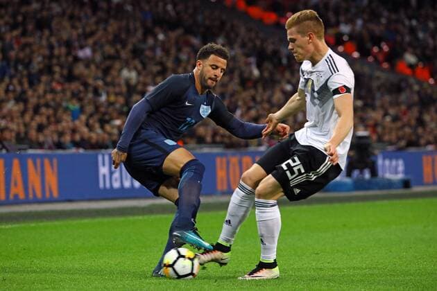 Marcel Halstenberg (Deutschland Germany) trennt Kyle Walker (England) vom Ball - 10.11.2017: England vs. Deutschland, Freundschaftsspiel, Wembley Stadium