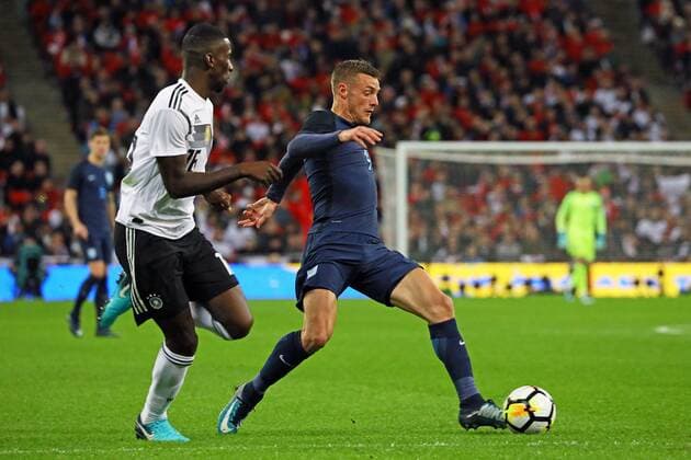 Jamie Vardy (England) gegen Antonio Rüdiger (Deutschland Germany) - 10.11.2017: England vs. Deutschland, Freundschaftsspiel, Wembley Stadium