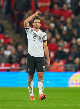 Mats HUMMELS, DFB 5 Emotionen, enttaeuscht, Enttaeuschung, Frust, frustriert, Trauer ,traurig, verzweifelt, Verzweiflung gestikuliert und gibt Anweisungen, Aktion, Einzelbild, Einzelaktion, Gestik, Geste, Mimik, Handbewegung, zeigen, deuten ENGLAND - DEUTSCHLAND Freundschaftsspiel, friendly match, Deutsche Fussball Nationalmannschaft, DFB am 10.11.2017 im W e m b l e y S t a d i o n London, Grossbritannien.