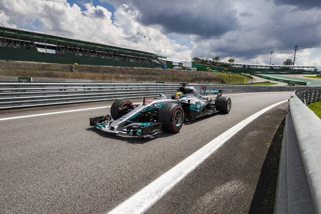 November 10, 2017 - Sao Paulo, Brazil - LEWIS HAMILTON of Mercedes AMG during free practice on Friday for the Brazilian Grand Prix of Formula One that takes place Sunday at the Autodromo de Interlagos. Hamilton set the pace in second practice at the Brazilian Grand Prix as Mercedes dominated the first day. F1 2017: Brazil Grand Prix: Practice - ZUMAc168 20171110_zap_c168_046 Copyright: xMarceloxChellox