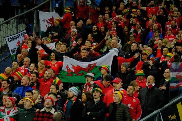 Fußball, Frankreich - Wales November 10, 2017 - Saint Denis, Seine Saint Denis, France - Welsh fan during the friendly match between France and Wales at the Stade de France - St Denis - France.France beat Wales 2-0 Soccer 2017 - France 2-0 Wales - ZUMAp119 20171110_zaf_p119_011 Copyright: xPierrexSteveninx