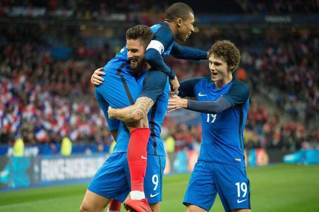 Fußball, Frankreich - Wales (171111) -- PARIS, Nov. 11, 2017 -- Players of France celebrate after scoring during a friendly match against Wales at the Stade de France in Paris, France, on Nov. 10, 2017. France won 2-0. ) (SP)FRANCE-PARIS-SOCCER-FRIENDLY MATCH-FRANCE VS WALES JackxChan 