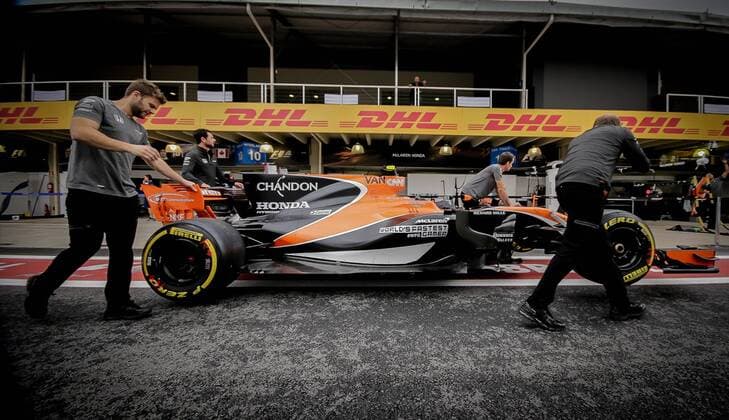 November 11, 2017 - Sao Paulo, Brazil - teams are moving in the pits for the free practice sessions held at the Jose Carlos Pace racetrack in Interlagos, south of Sao Paulo, this Saturday (11) preparatory to the contest of the Brazilian Grand Prix Formula 1, which takes place on Sunday , 12. Brazil F1 GP free practices - ZUMAo70_ 80813656st Copyright: xDarioxOliveirax