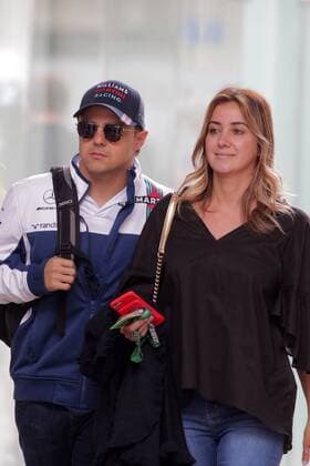 11.11.2017 - Felipe Massa (BRA) Williams FW40 and his wife Raffaela Bassi (BRA) Brazilian Grand Prix, Sao Paulo, Interlagos 9 - 12 November 2017 11.11.2017 - Felipe Massa (BRA) Williams FW40 and his wife Raffaela Bassi (BRA) 