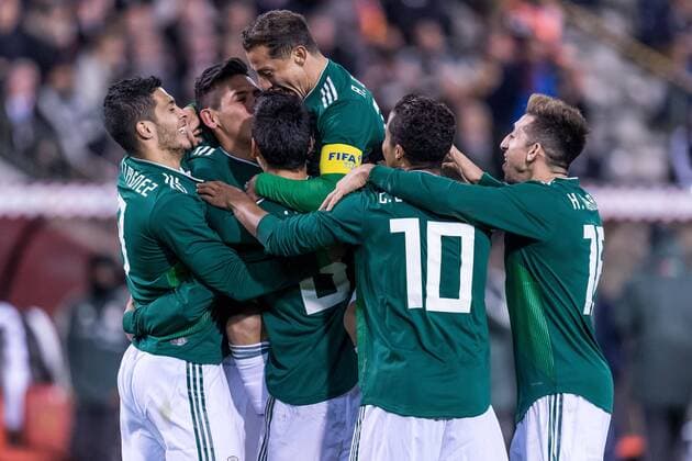 Mexico celebrate the goal of Hirving Lozano of Mexico during the friendly match between Belgium and Mexico on November 10, 2017 at the Koning Boudewijn stadium in Brussels, Belgium. Friendly match 2017 2018 xVIxVIxImagesx xGerritxvanxKeulenxIVx 9265130
