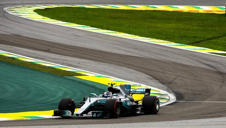 Dia de treino classificatório para GP F1 SÃO PAULO, SP - 11.11.2017: DIA DE TREINO CLASSIFICATÓRIO PARA GP F1 - In the photo the pilot, Valtteri Bottas, from MERCEDES-BENZ during the free practice in the morning. Classifying training day on Saturday (11), for the Brazilian Formula 1 Grand Prix, which will take place on Sunday (12) at the José Carlos Pace racetrack in Interlagos. (Photo: Aloisio Mauricio Fotoarena) x1425110x  AloisioxMauricio