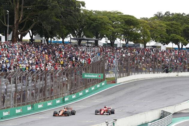 Motorsports: FIA Formula One World Championship WM Weltmeisterschaft 2017, Grand Prix of Brazil, 14 Fernando Alonso (ESP, McLaren Honda), 5 Sebastian Vettel (GER, Scuderia Ferrari), Sao Paulo Brazil