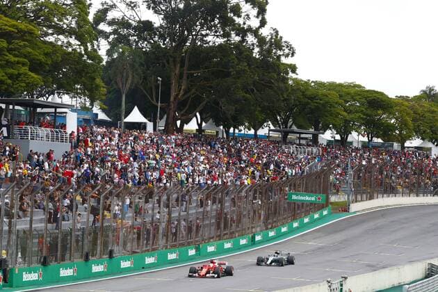 Motorsports: FIA Formula One World Championship WM Weltmeisterschaft 2017, Grand Prix of Brazil, 5 Sebastian Vettel (GER, Scuderia Ferrari), 77 Valtteri Bottas (FIN, Mercedes AMG Petronas F1 Team), Sao Paulo Brazil