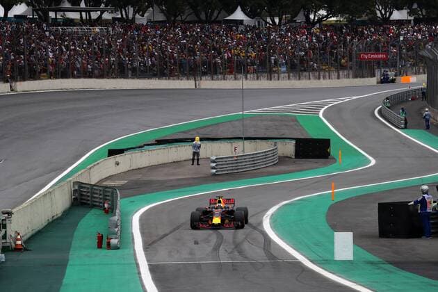 11.11.2017 - Qualifying, Daniel Ricciardo (AUS) Red Bull Racing RB13 Brazilian Grand Prix, Sao Paulo, Interlagos 9 - 12 November 2017 11.11.2017 - Qualifying, Daniel Ricciardo (AUS) Red Bull Racing RB13 