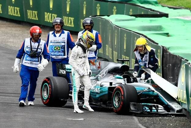 Dia de treino classificatório para GP F1 SÃO PAULO, SP - 11.11.2017: DIA DE TREINO CLASSIFICATÓRIO PARA GP F1 - In the photo, the driver, Lewis Hamilton, team MERCEDES-BENZ, crash during a qualifying session on Saturday (11), for the Brazilian Grand Prix of Formula 1, which will take place on Sunday (12) at the Jose Carlos Pace racetrack in Interlagos. (Photo: Aloisio Mauricio Fotoarena) x1425349x  AloisioxMauricio