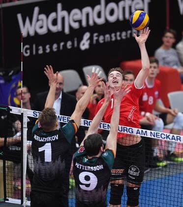 Volleyball 1. Bundesliga Saison 2017 2018 Testspiel TV Rottenburg - Volley Bisons Buehl 11.11.2017 Johannes Moennich (re, TV Rottenburg) Rottenburg