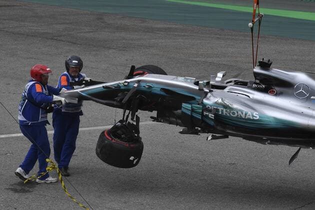 Jornada de clasificación del Gran Premio de Brasil en el circuito de Interlagos. En la imagen, el coche de Lewis Hamilton.Grand Prix of Brazil qualifying round at Interlagos circuit. In this picture, Lewis Hamilton s race car.  RV RACING PRESS