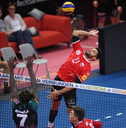 Volleyball 1. Bundesliga Saison 2017 2018 TV Rottenburg - Volley Bisons Buehl 11.11.2017 Idner Faustino Lima Martins (Mitte, TV Rottenburg) Rottenburg