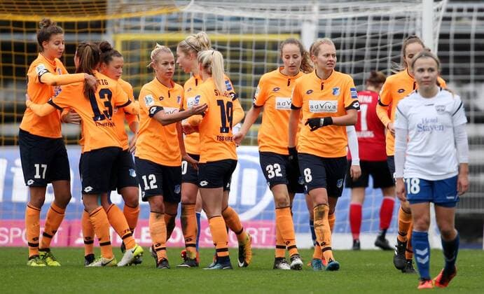 GER, 1.Bundesliga, Frauen, FF USV Jena vs TSG Hoffenheim 12.11.17, Jena, Ernst-Abbe-Sportfeld, GER, Allianz Frauen Bundesliga 1.Bundesliga, Frauen, Saison 2017 2018, 08.Spieltag, FF USV Jena vs TSG Hoffenheim im Bild Torjubel Hoffenheim nach dem Tor zum 0:2 durch Nicole Billa