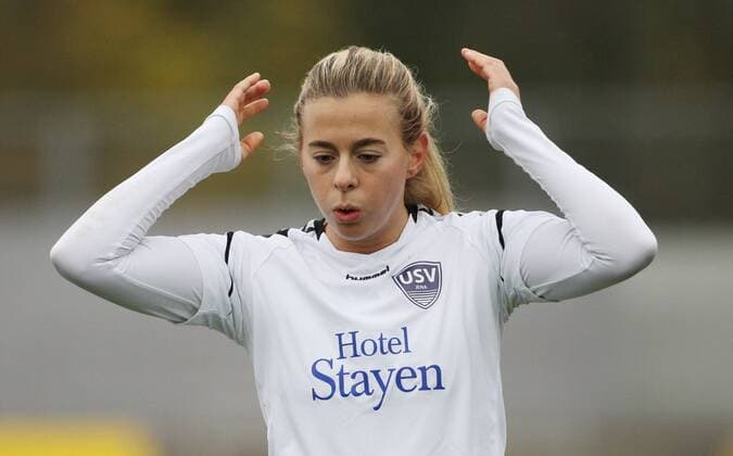 GER, 1.Bundesliga, Frauen, FF USV Jena vs TSG Hoffenheim 12.11.17, Jena, Ernst-Abbe-Sportfeld, GER, Allianz Frauen Bundesliga 1.Bundesliga, Frauen, Saison 2017 2018, 08.Spieltag, FF USV Jena vs TSG Hoffenheim im Bild Amelia Pietrangelo (Jena) enttäuscht