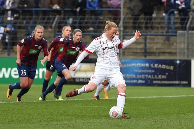 Fussball, Frauen, 1. Bundesliga, Saison 2017 18, 8. Spieltag, 1. FFC Turbine Potsdam - FC Bayern München, Melanie Behringer (Nr. 7, FC Bayern München) erzielt per Elfmeter das Tor zum 0:1, 12.11.17, Copyright: xMichaelxHundtx xMatthiasxKochx