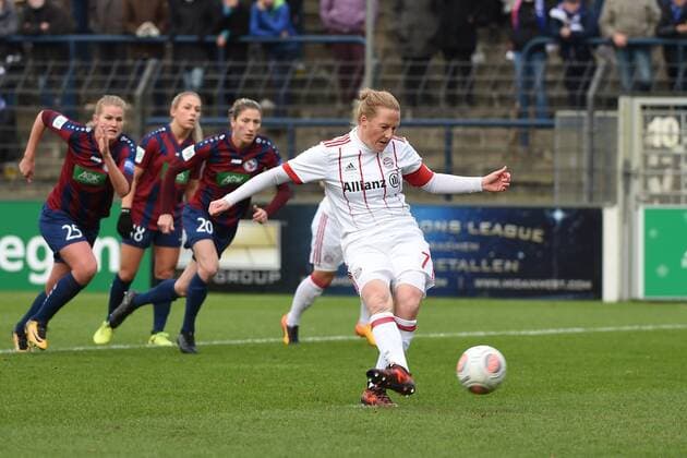 Fussball, Frauen, 1. Bundesliga, Saison 2017 18, 8. Spieltag, 1. FFC Turbine Potsdam - FC Bayern München, Melanie Behringer (Nr. 7, FC Bayern München) erzielt per Elfmeter das Tor zum 0:1, 12.11.17, Copyright: xMichaelxHundtx xMatthiasxKochx