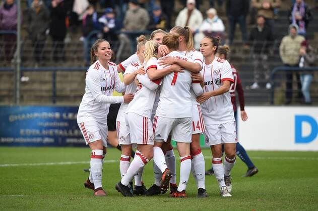 Fussball, Frauen, 1. Bundesliga, Saison 2017 18, 8. Spieltag, 1. FFC Turbine Potsdam - FC Bayern München, Jubel nach dem Tor zum 0:1 durch Melanie Behringer (Nr. 7, FC Bayern München), 12.11.17, Copyright: xMichaelxHundtx xMatthiasxKochx