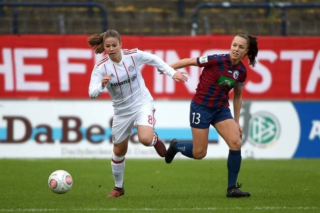 Fussball, Frauen, 1. Bundesliga, Saison 2017 18, 8. Spieltag, 1. FFC Turbine Potsdam - FC Bayern München, Melanie Leupolz (Nr. 8, FC Bayern München), Lia Wälti (Nr. 13, 1. FFC Turbine Potsdam), 12.11.17, Copyright: xMichaelxHundtx xMatthiasxKochx