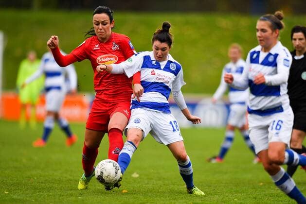 Zweikampf Peggy Nietgen (Köln, 21) mit Barbara Dunst (MSV, 18), Fussball, Allianz Frauen-Bundesliga,MSV Duisburg - 1. FC Köln,