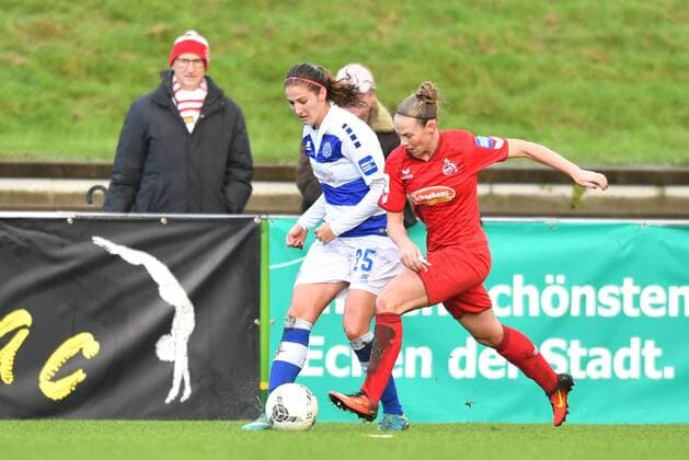 Laufduell Pia Rijsdijk (MSV Dusburg) (25) Romina Frommont (Köln, 23), Fussball, Allianz Frauen-Bundesliga,MSV Duisburg - 1. FC Köln,