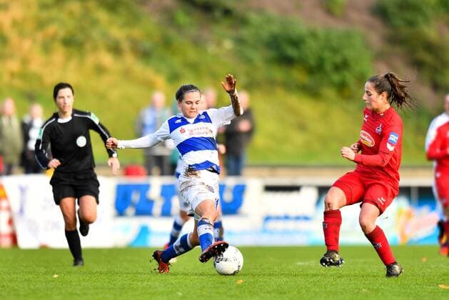 Rieke Dieckmann (MSV, 16) mit Ball im Mittelfeld, Fussball, Allianz Frauen-Bundesliga,MSV Duisburg - 1. FC Köln,