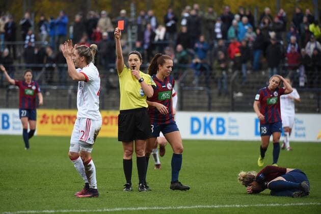 Fussball, Frauen, 1. Bundesliga, Saison 2017 18, 8. Spieltag, 1. FFC Turbine Potsdam - FC Bayern München, Rote Karte gegen Verena Faißt (Nr. 22, FC Bayern München), 12.11.17, Copyright: xMichaelxHundtx xMatthiasxKochx