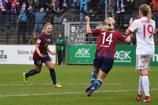 Fussball, Frauen, 1. Bundesliga, Saison 2017 18, 8. Spieltag, 1. FFC Turbine Potsdam - FC Bayern München, Jubel nach dem Tor zum 2:2, Gina Chmielinski (Nr. 18, 1. FFC Turbine Potsdam), Amanda Ilestedt (Nr. 14, 1. FFC Turbine Potsdam), 12.11.17, Copyright: xMichaelxHundtx xMatthiasxKochx