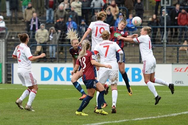 Fussball, Frauen, 1. Bundesliga, Saison 2017 18, 8. Spieltag, 1. FFC Turbine Potsdam - FC Bayern München, Rachel Kiwic (Nr. 25, 1. FFC Turbine Potsdam) erzielt das Tor zum 1:1, 12.11.17, Copyright: xMichaelxHundtx xMatthiasxKochx